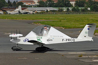 Cri-Cri - the smallest electric aircraft in the world Cri-Cri - the smallest electric aircraft in the world