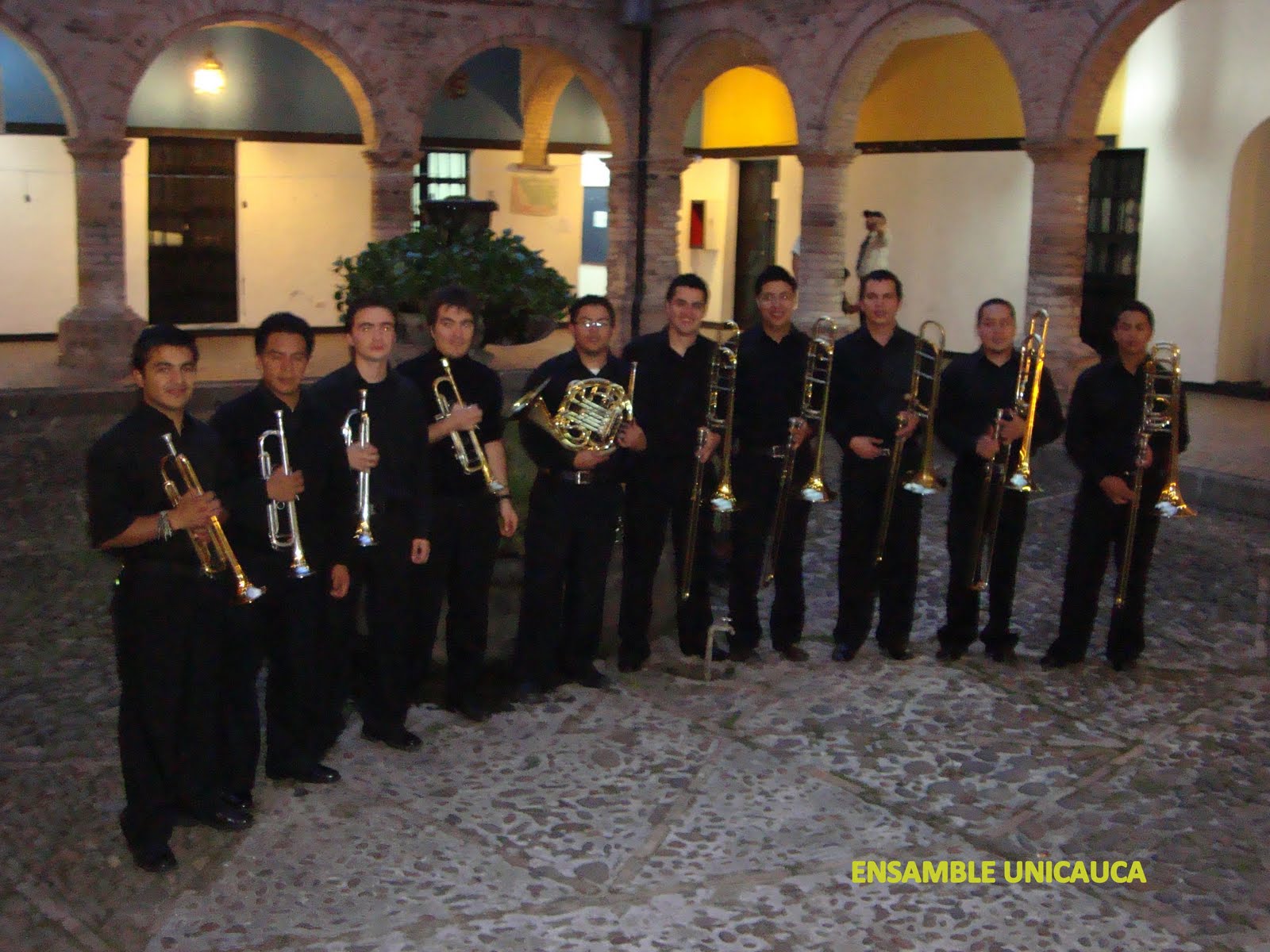 [FOTO+ENSAMBLE+UNICAUCA.JPG]