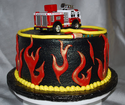 http://4.bp.blogspot.com/_bOJJox_sDqI/Sg4xviFhcnI/AAAAAAAAJwA/1Wk_nb95Pzc/s400/fireman+cake+036.jpg