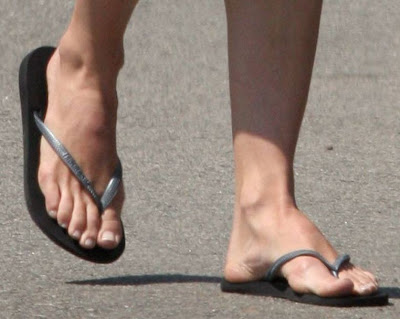 Biel feet jessica How many