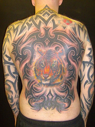 When opting for a tiger tattoo, its colors are usually golden yellow and 