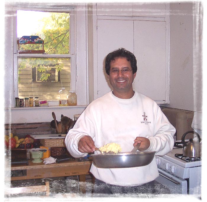 [mohammed+serving+breakfast+1005.JPG]