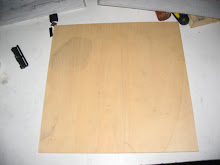 Un quadrato di legno con 30 cm di lato