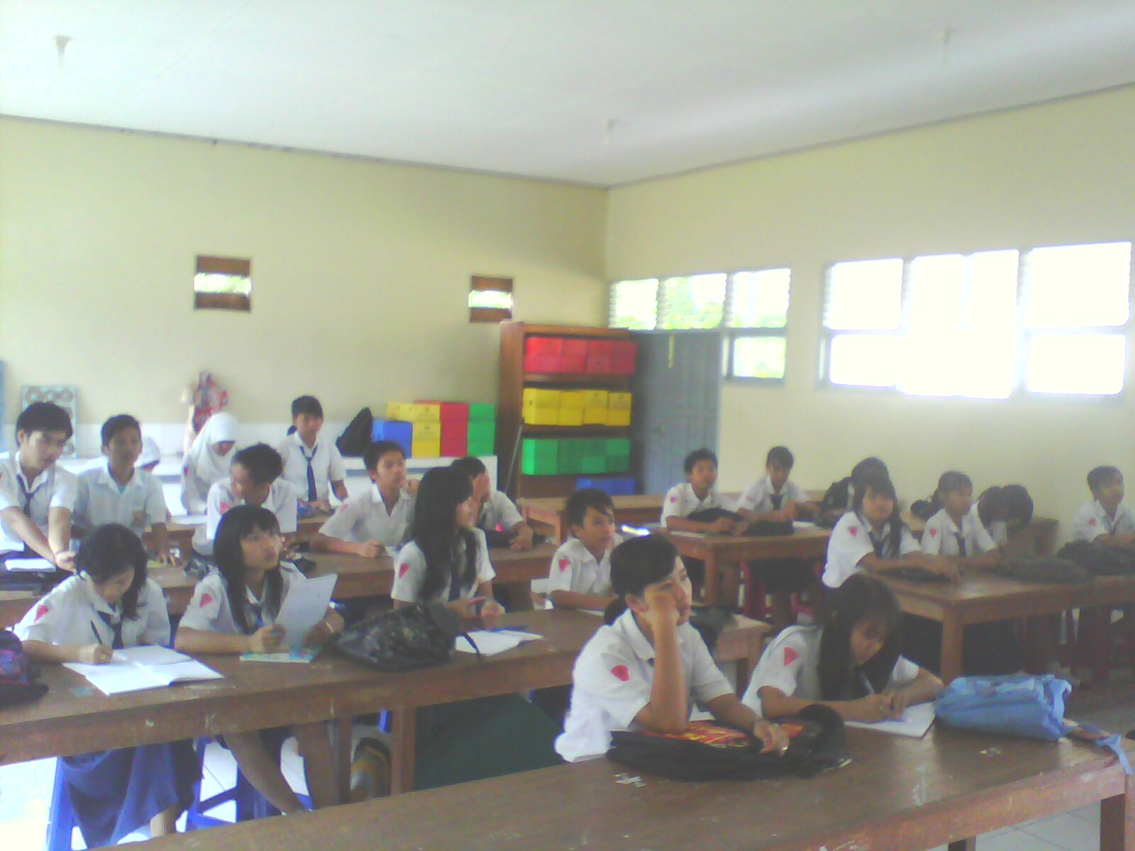 Kelas 9b (Angk. 2011) PELAJARAN BAHASA INDONESIA DI JARI Kelas 9b (Angk. 2011) PELAJARAN BAHASA INDONESIA DI JARI