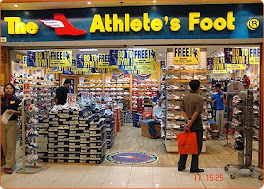 Sejumlah gerai sport yang menjual sepatu olahraga ternama seperti The Athlete's Foot, Sports Statio