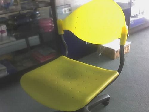 [yellow+plastic+chair.jpg]