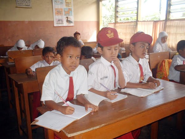 http://4.bp.blogspot.com/_baautnRfpXg/TOTSKZnQNiI/AAAAAAAAAAM/eT7gJvbXmLY/S748/anak-SD.jpg