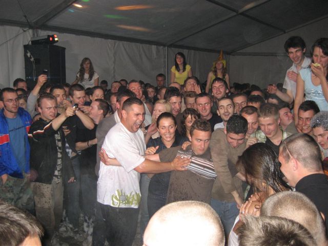 [croud+2.JPG]