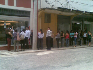 fila no DOM COSTA, 26 de novembro de 2009