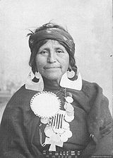 [160px-Mujer_Mapuche.jpg]