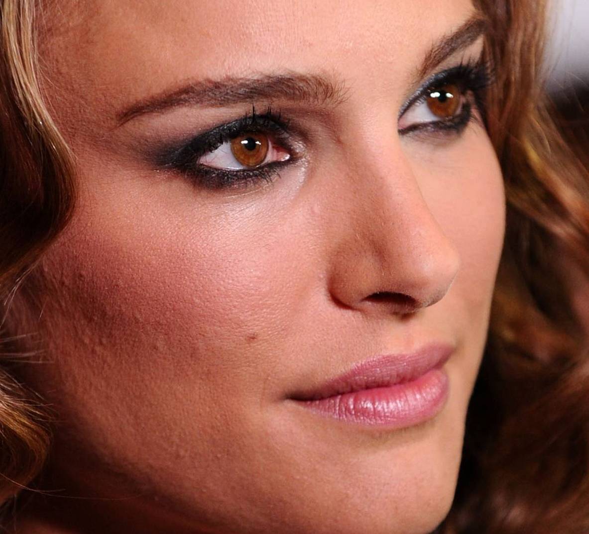 http://4.bp.blogspot.com/_bj-91WvhEuo/TJB8-HX9TZI/AAAAAAAAW7M/Jt8PpzQII6U/s1600/natalie+portman.jpg