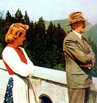 [DERDE+RIJK+—+Eva+Braun+met+Hitler.jpg]
