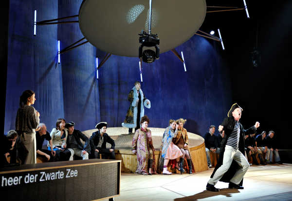 [OPERA+—+Tsaar+Saltan+—+OZ+2009+(4).jpg]