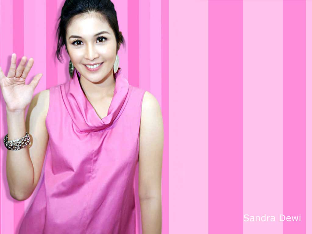 http://4.bp.blogspot.com/_bl-q_R4n9_E/Sr9rXM2ylZI/AAAAAAAAAUI/Unnf_euKC18/s1600/sandra-dewi-wallpapers.jpg