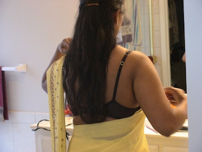 Aunty removing bra in saree Aunty removing bra in saree