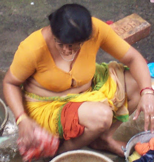 Hot Bikini 2011: Sexy Indian aunty at washing cloths and panty wallpapers