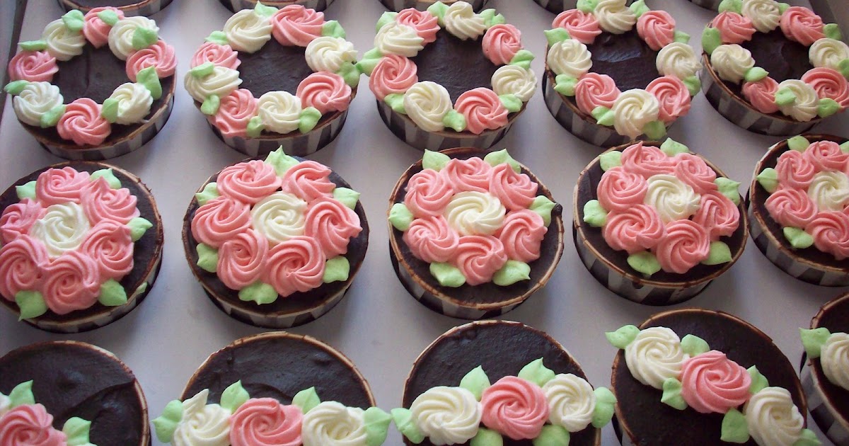 Sweety Yummie CupcakeYuMmy in the TuMmie!! Buttercream simple deco