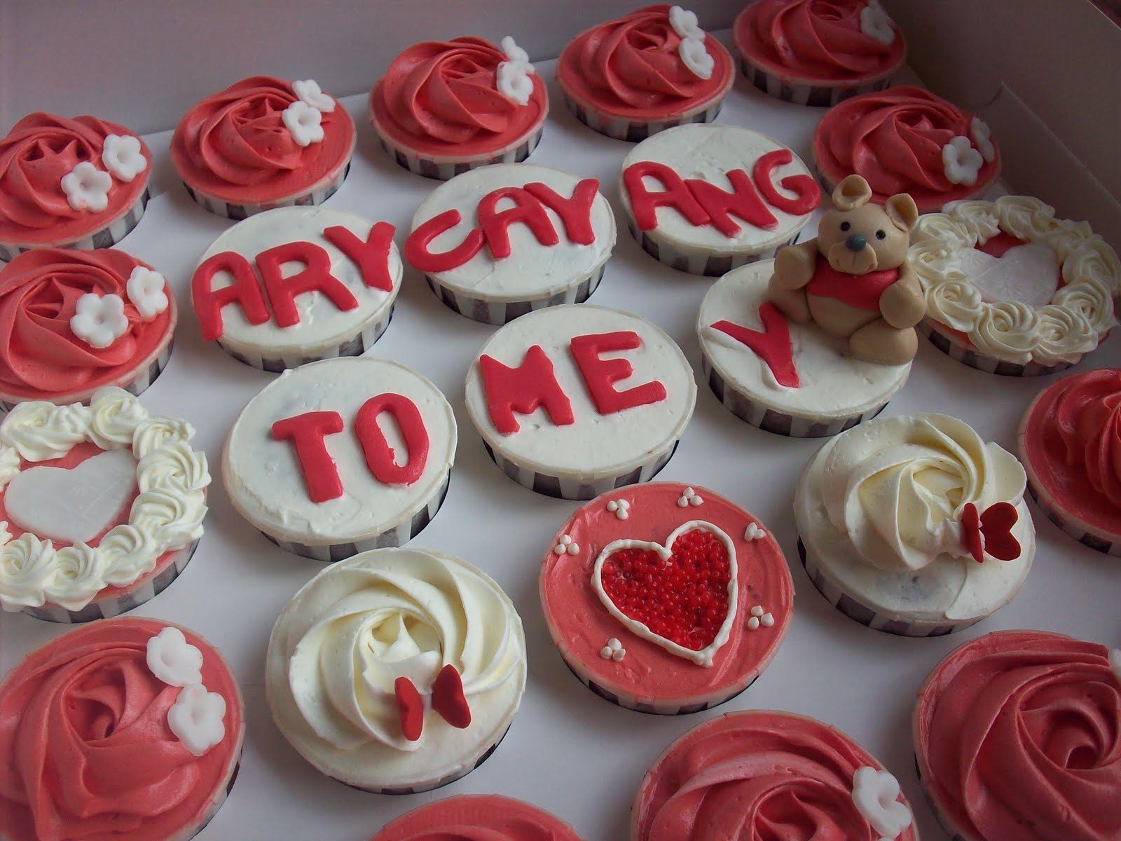 Sweety Yummie CupcakeYuMmy in the TuMmie!! Buttercream simple deco