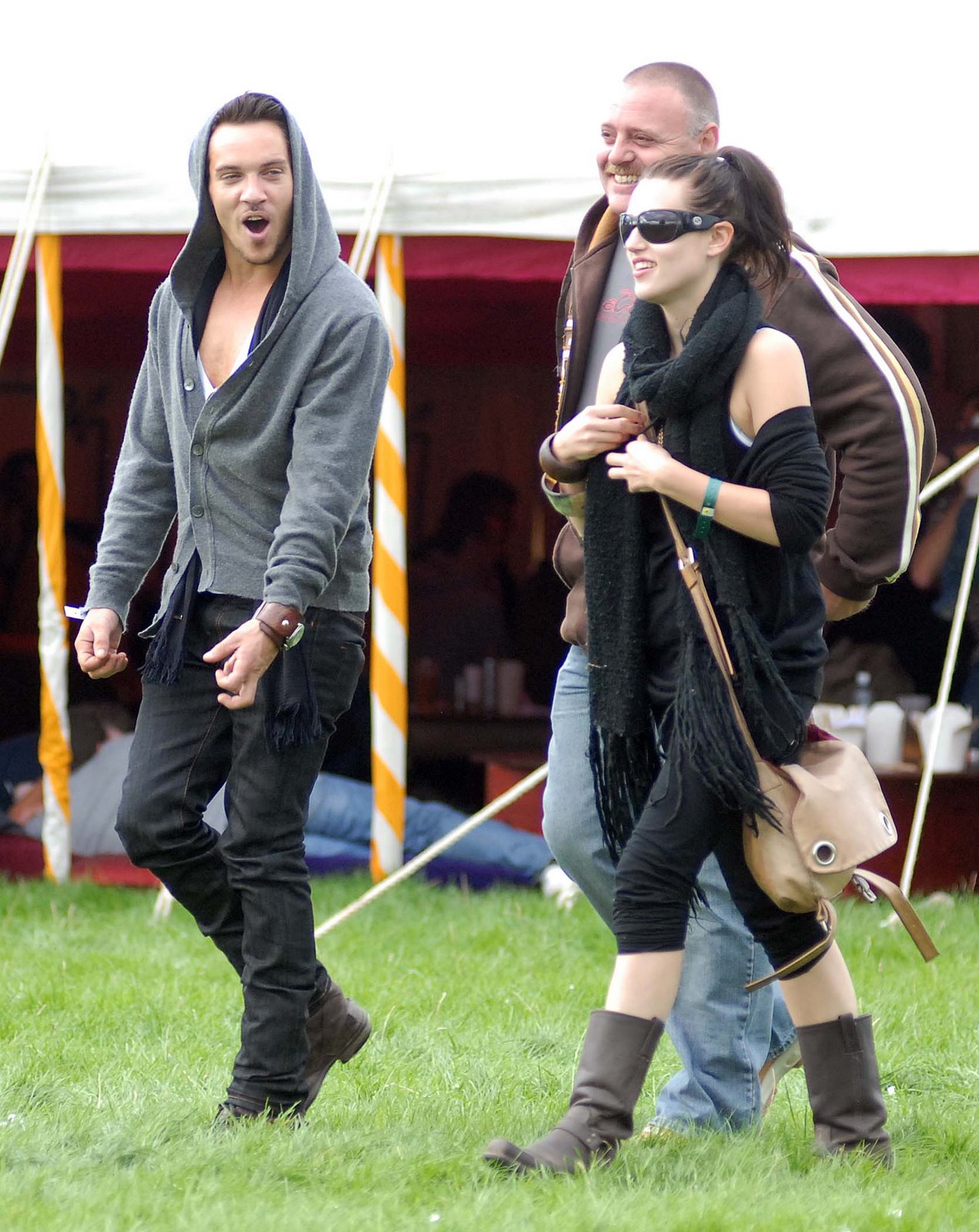 http://4.bp.blogspot.com/_bvBfDJ_pKhM/THmYl2RJayI/AAAAAAAAA2c/nIzOUrmhXkI/s1600/RHYS+MEYERS-+%286%29.jpg