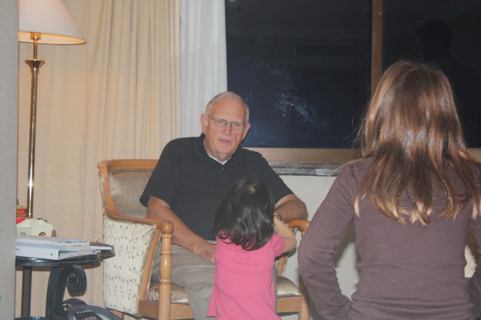 http://4.bp.blogspot.com/_bvIq3s9oxIs/TLRmI8U1YoI/AAAAAAAAAXg/rULWmtnGyZs/s1600/GDaddy+and+WeiWei.jpg