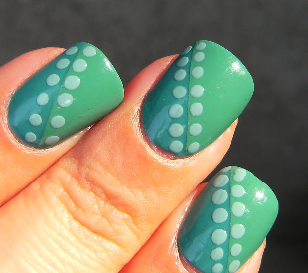 deez nailz false nail applciation