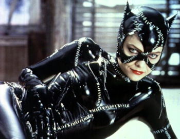 [350px-michellepfeiffercatwoman.jpg]