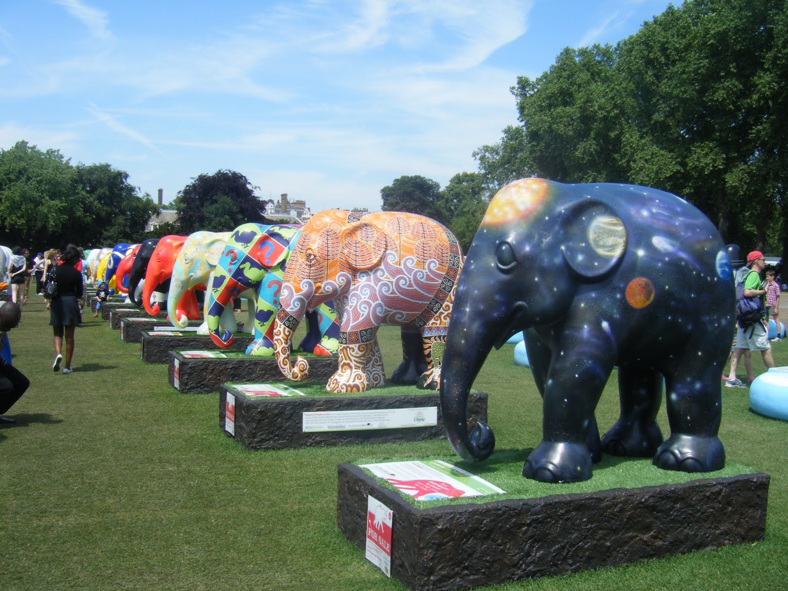 LIVING LA VIE LONDON Elephants in London