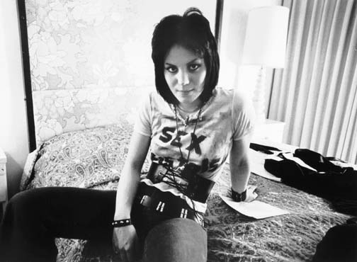 http://4.bp.blogspot.com/_c5_FBxqtPic/TCLzVqpViNI/AAAAAAAAALI/2AHgdaN4SCA/s1600/joan-jett.jpg