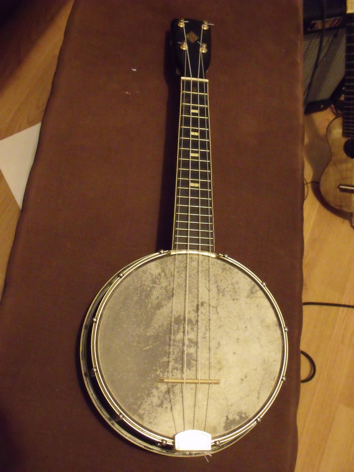Papa Beansprout Paul's Domino Banjo Uke!