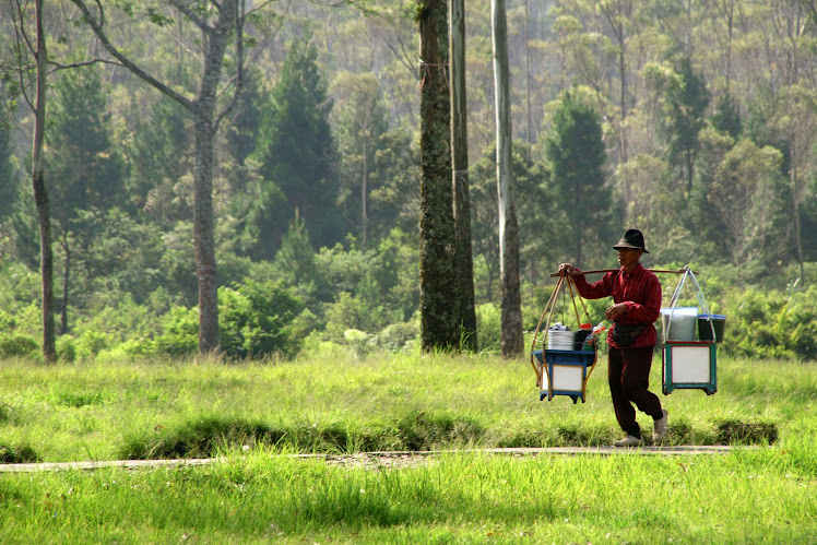 Berangkat Kerja. 2011