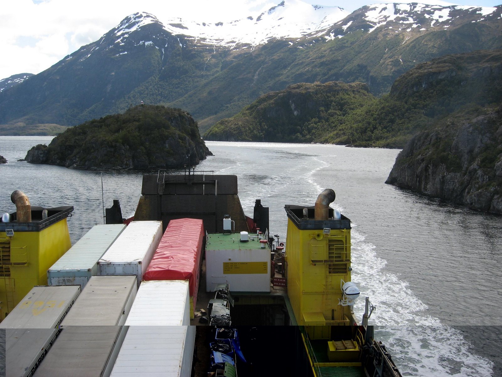 [narrow+channel+from+the+back.JPG]