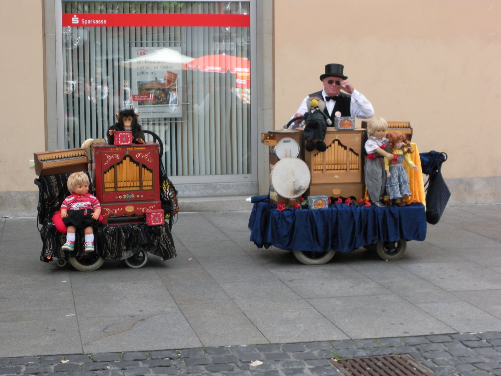 [music+in+the+marktplatz.JPG]