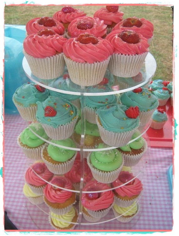 <em>Sweet Silhouette</em> Love Bakes ♥