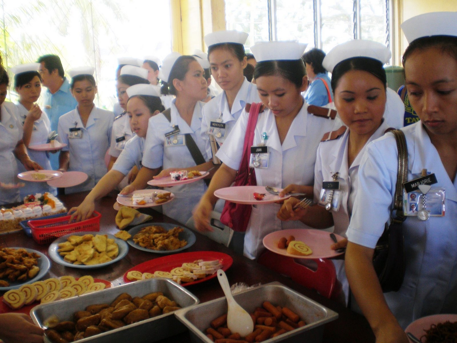 [Lining+up+for+the+food.JPG]