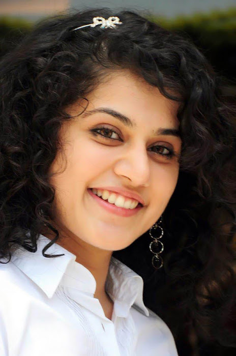 taapsee glamour  images