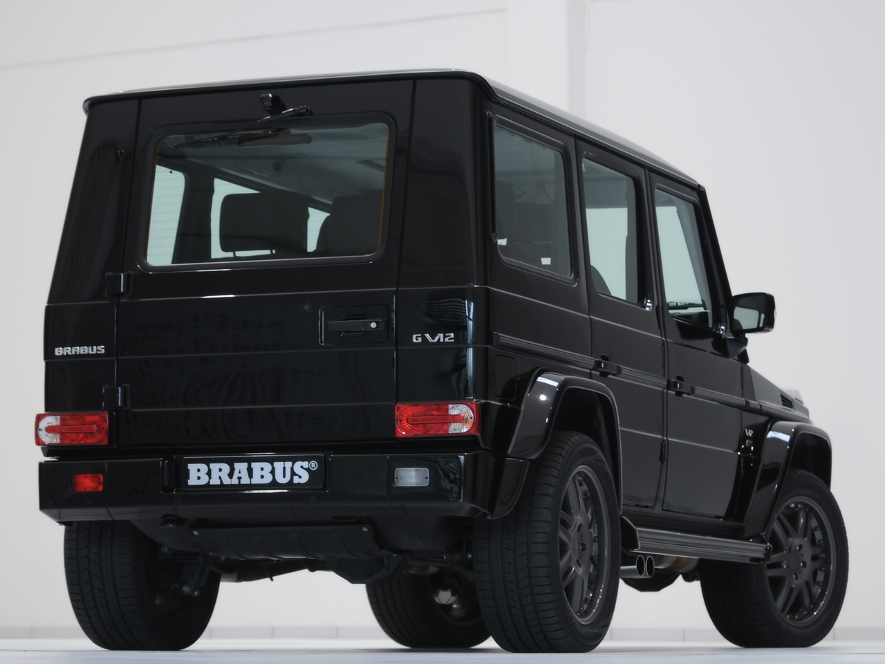 http://4.bp.blogspot.com/_cLWqMZQ1CPk/TQGFN4eu-wI/AAAAAAAAFYU/3YSPGudqdEs/s1600/2009-Brabus-Mercedes-Benz-G-V12-S-Biturbo-Rear-Angle-1280x960.jpg