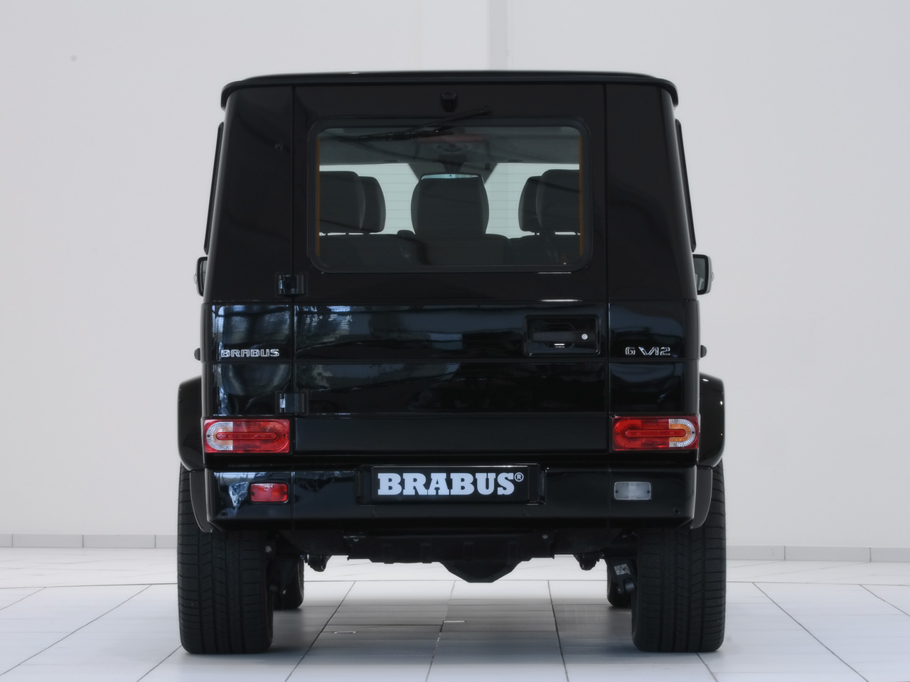 http://4.bp.blogspot.com/_cLWqMZQ1CPk/TTlDI-eLJMI/AAAAAAAAGZw/VMxrFLPI7yY/s1600/2009-Brabus-Mercedes-Benz-G-V12-S-Biturbo-Rear-1280x960.jpg