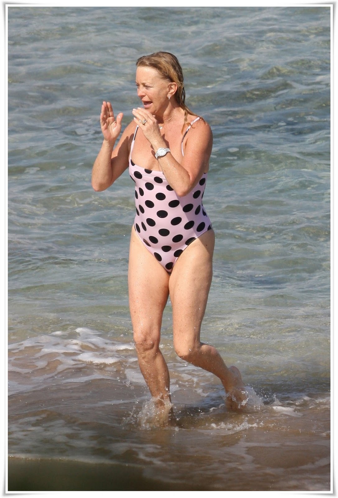 http://4.bp.blogspot.com/_cNo_aOISmn8/TFFGGtL4QtI/AAAAAAAAAHA/NGIa0A-KzCU/s1600/goldie_hawn_swimsuit_3_big.jpg