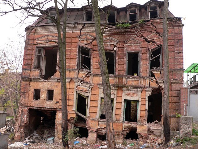 [abandoned+house+jpeg.jpg]