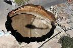 [Buraco...+Guatemala+Sinkhole+1.jpg]