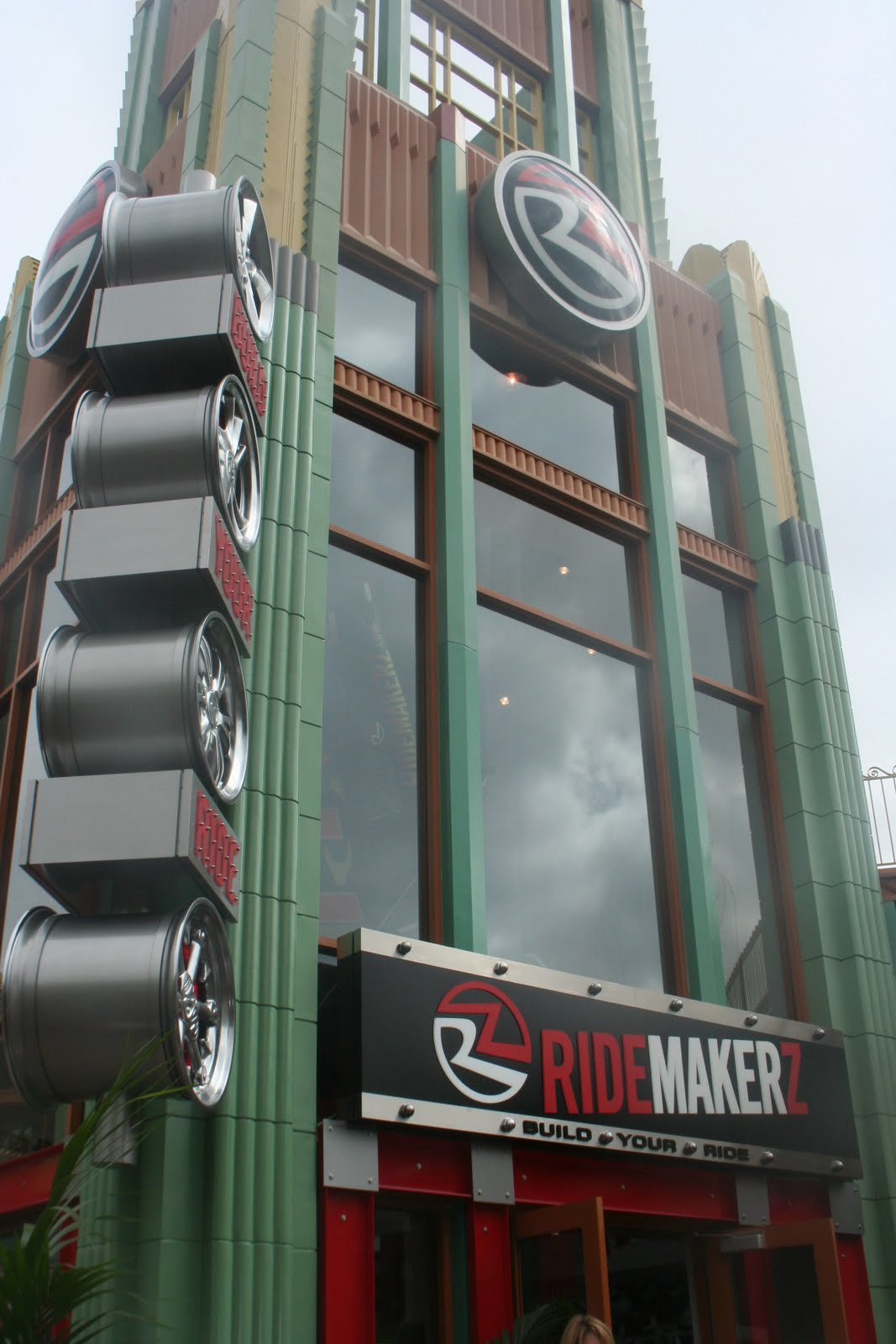 Ridemakerz Daytripping Mom