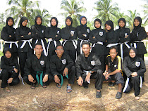 pesilat kuim yang Gagah Perkasa sdang bgambar kt tpi pantai....