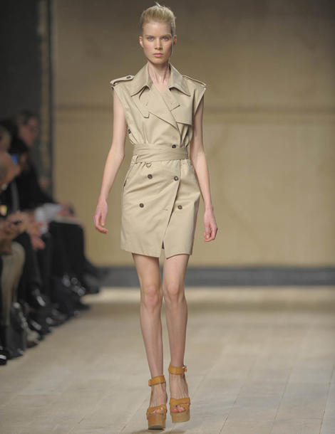 [Le-trench-revisiteCHLOE.jpe]