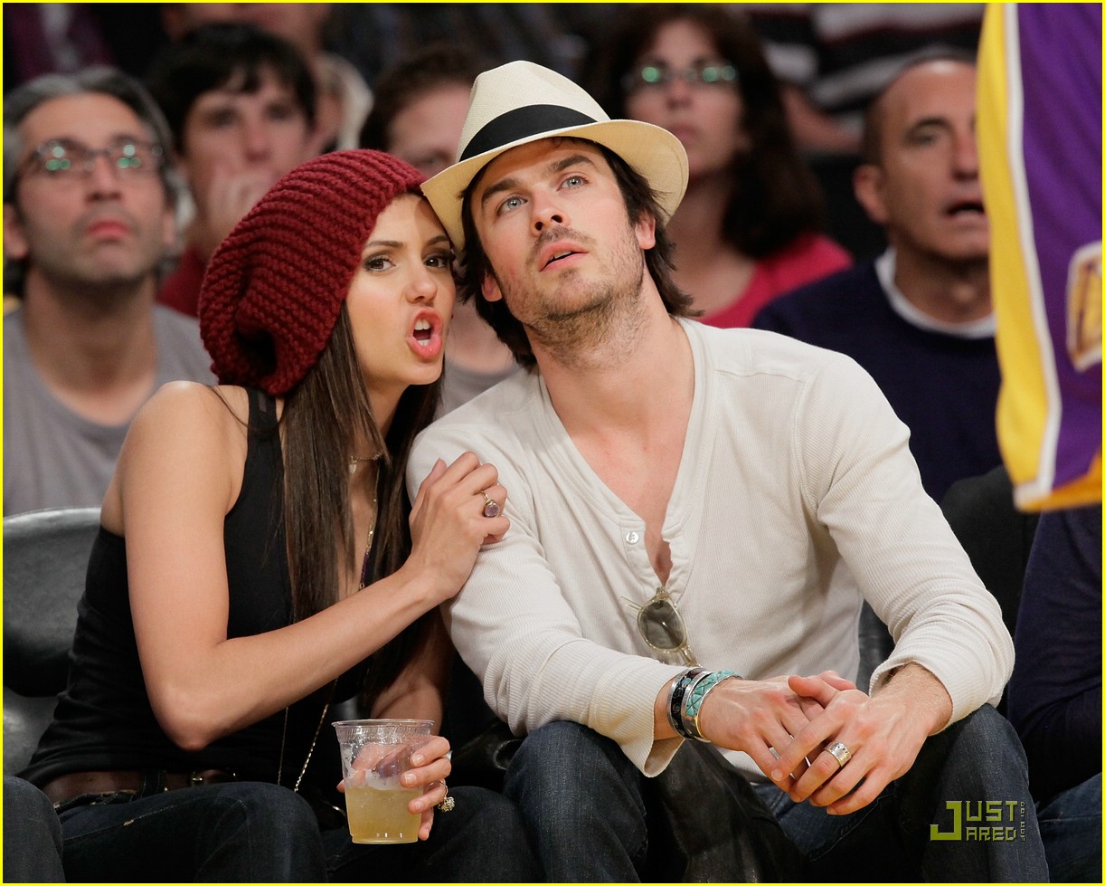 http://4.bp.blogspot.com/_caE5vH_Ifa0/TNxmn72FpzI/AAAAAAAABtg/HV54j09cvkY/s1600/nina-dobrev-lakers-game-deathgames-01.jpg