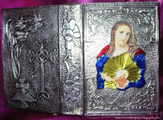 Sagrada Biblia con el Corazón de Jesús