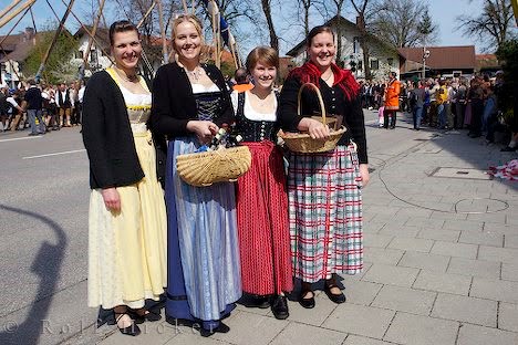 [traditional-german-dresses_9725.jpg]