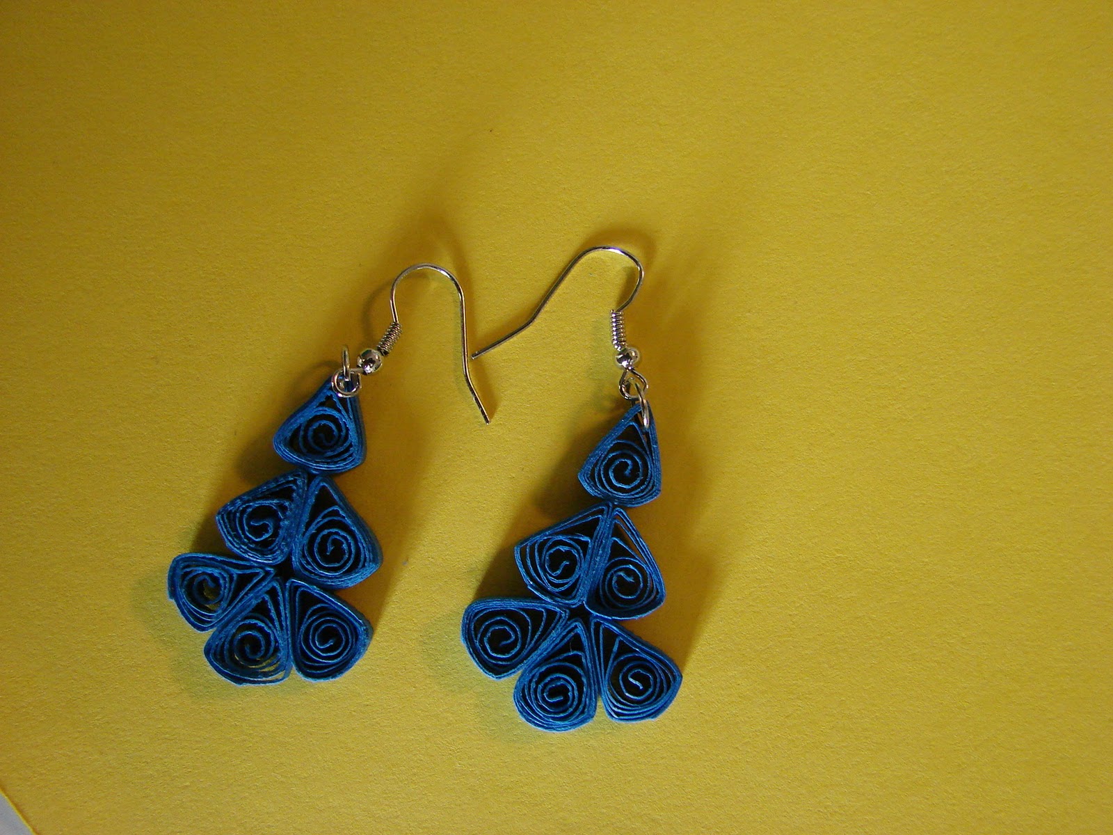 All About Quilling Quilled earrings and necklace