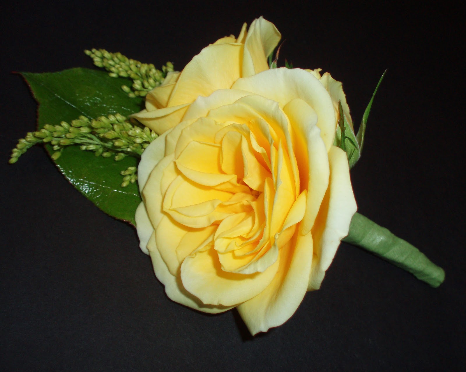 yellow_rose_corsage.JPG 1,600×1,280 pixels Yellow wedding flowers
