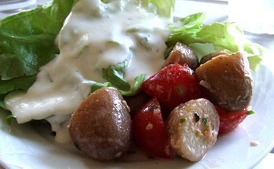 Kartoffel- und grüner Salat