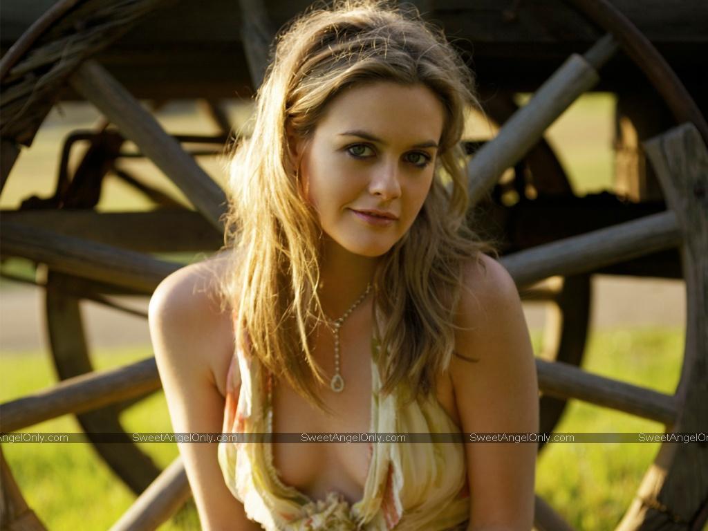 http://4.bp.blogspot.com/_chcAT8BuI-s/TLR_6raTjdI/AAAAAAAAAps/Gdy0WtxUIak/s1600/SweetAngelOnly(Alicia%2525252BSilverstone).jpg